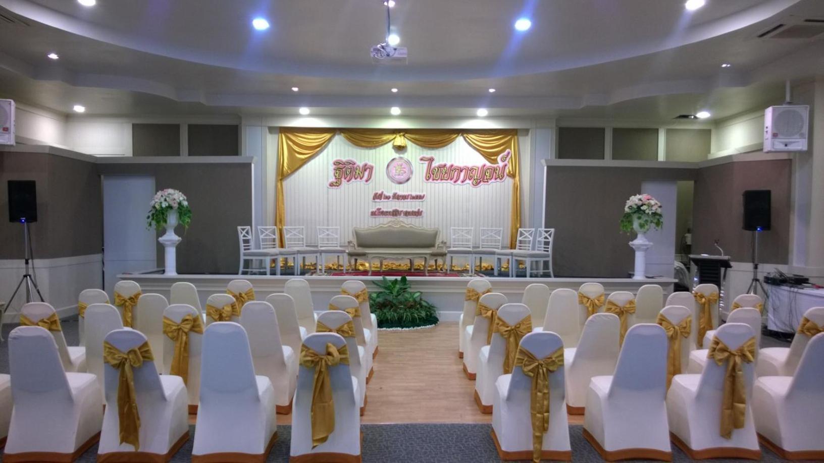 โรงแรมวีวิช V Wish Hotel Khon Kaen Exterior photo