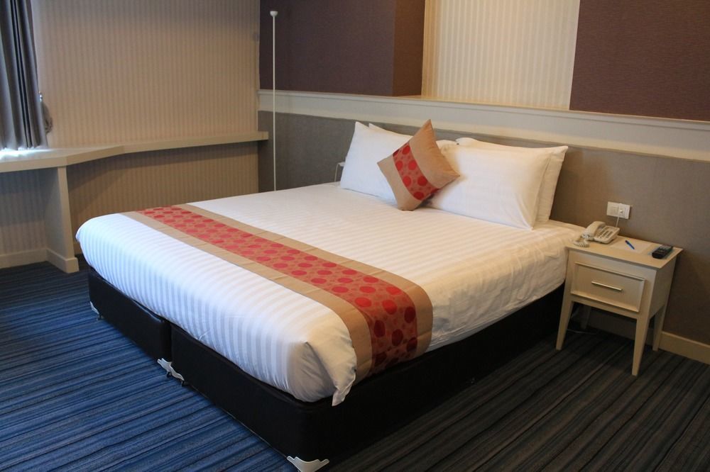 โรงแรมวีวิช V Wish Hotel Khon Kaen Exterior photo